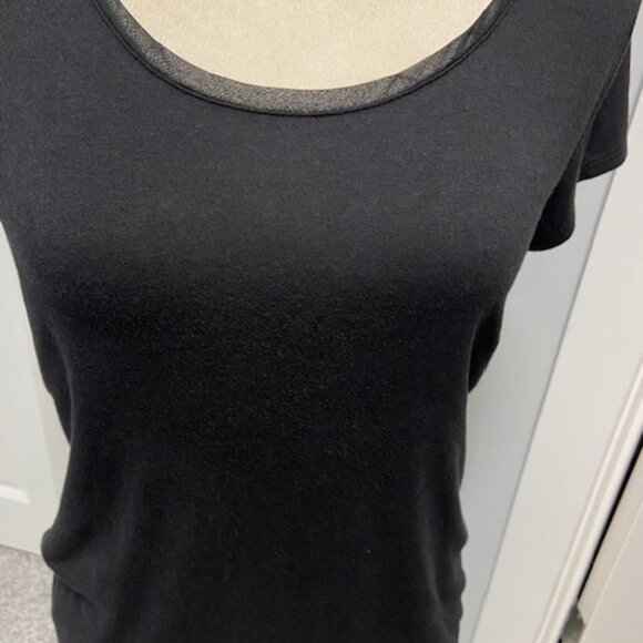 2/$20 Luxe Black T-Shirt Banana Republic - Luxe Touch, Size M* - Picture 3 of 5